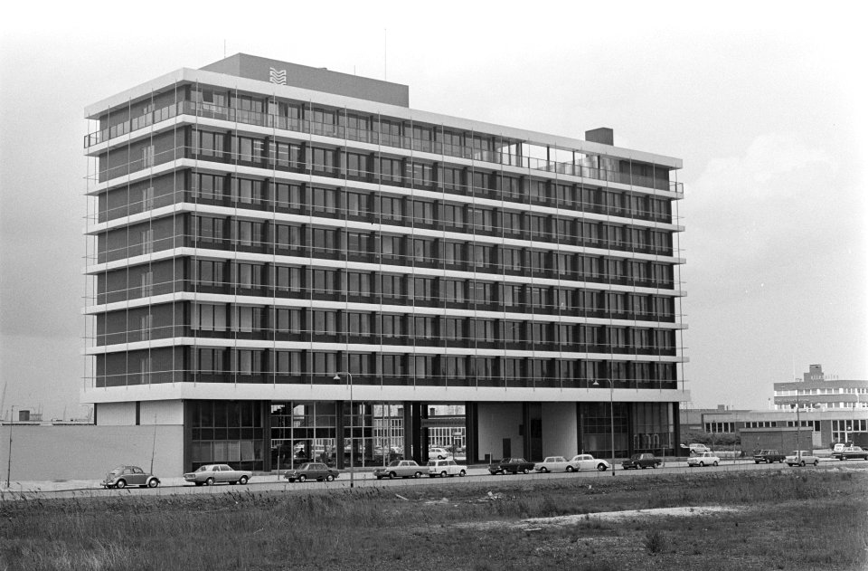 Nieuw gebouw van Gemeentewaterleidingen te Amsterdam, Sloterdijk exterieur, Bestanddeelnr 922-4906