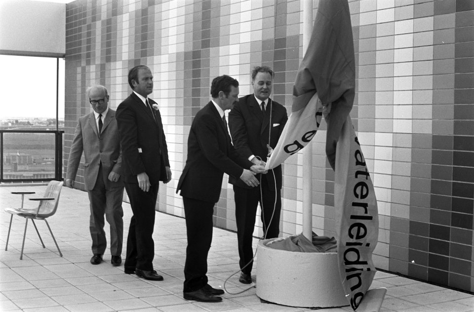 Nieuw gebouw van Gemeente waterleiding Amsterdam geopend door wethouder Hamm Ba, Bestanddeelnr 922-4931