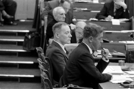 Nieuw Guinea debat in de Tweede Kamer. Achter de regeringstafel Minister Visser , Bestanddeelnr 911-1306