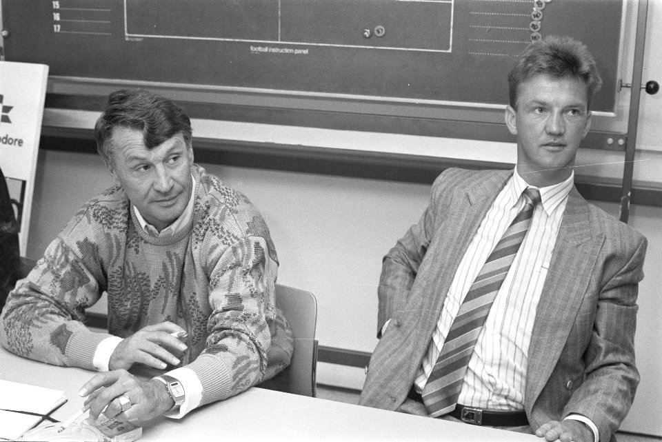 Nieuwe trainers Ajax na vertrek Linder Spitz Kohn en assistent Louis van Gaal, Bestanddeelnr 934-3205