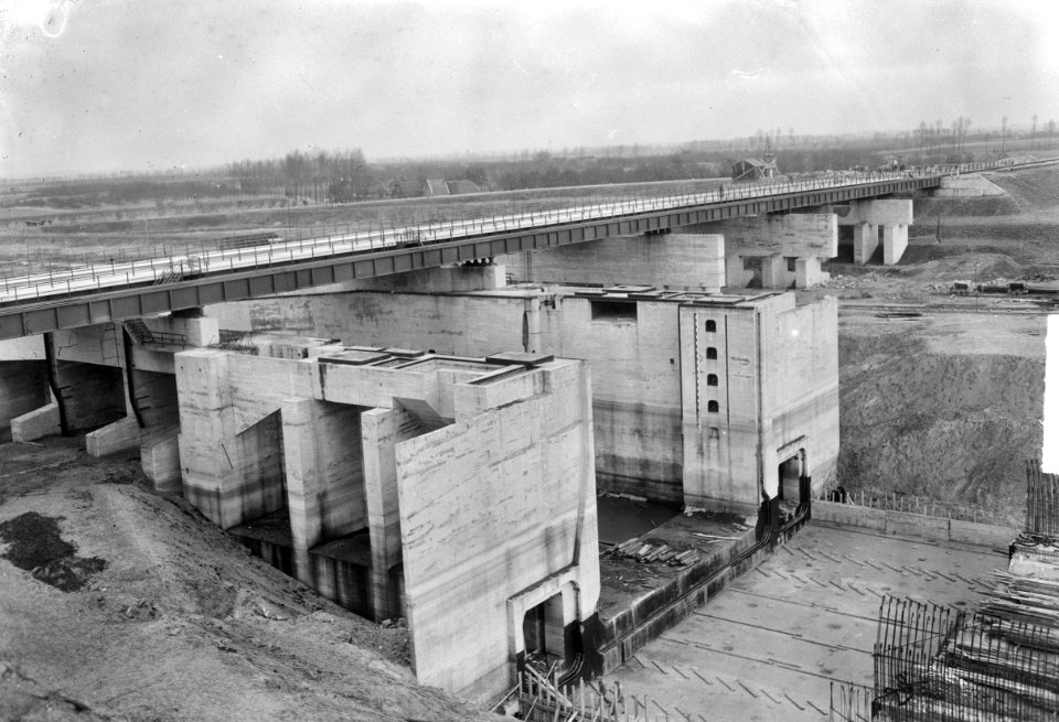 Nieuw verkeersbrug over sluis te Tiel, Bestanddeelnr 903-7791