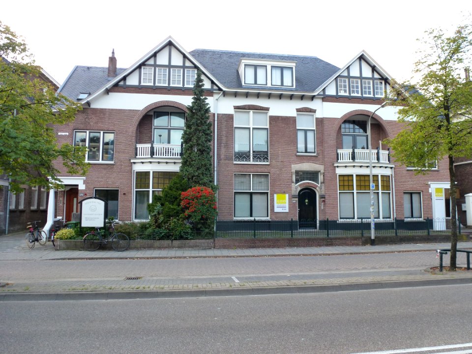 Nijmegen St.Annastraat 166-168-170