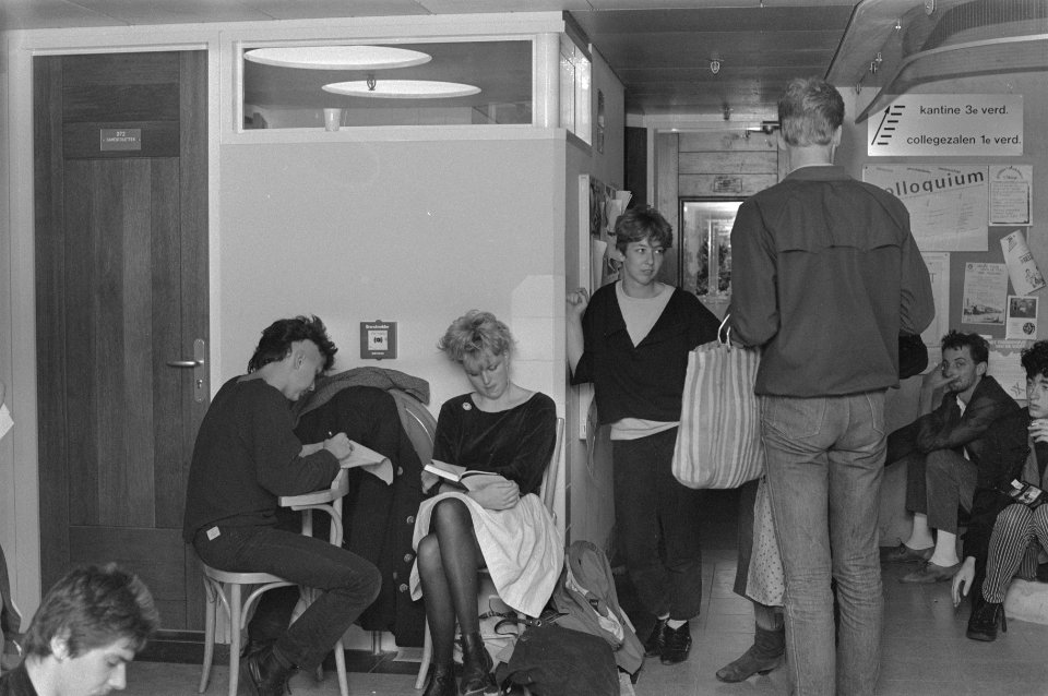 Nieuw gebouw Faculteit der Letteren in Amsterdam door studenten bezet, Bestanddeelnr 933-0841