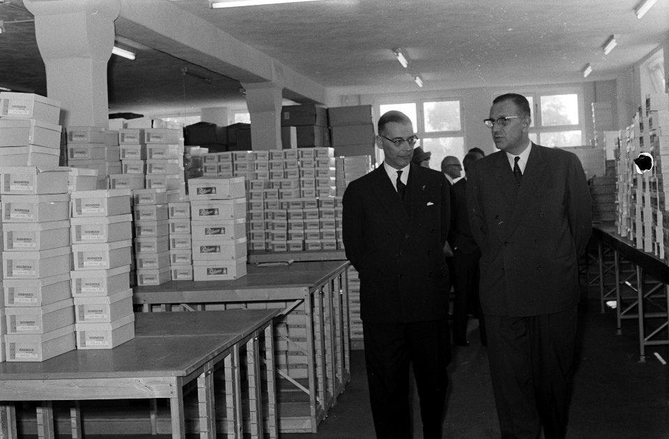 Nieuw gebouw van de schoenenfirma Hoogenbosch Huf door Burgemeester Van Hall , g, Bestanddeelnr 914-4195
