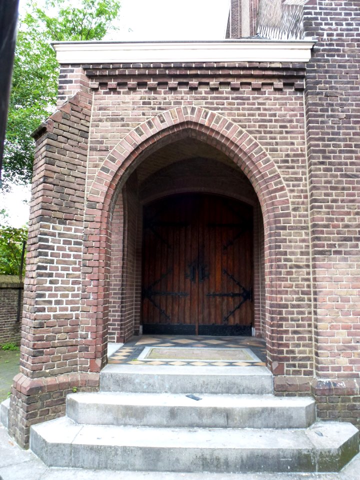 Nijmegen van Slichtenhorststraat 79-81 achterkant St.Antonius van Paduakerk (04)