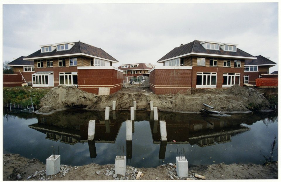 Nieuwe woningen in het Kennemerpark in Overveen. NL-HlmNHA 54037004