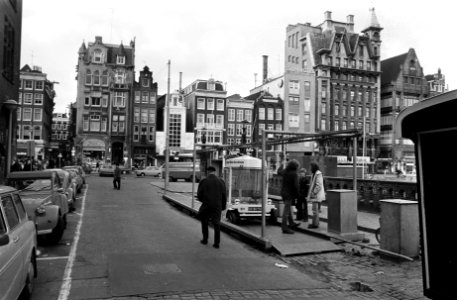 Nieuwe witkarstations in Amsterdam het witkarstation in de Oudebrugsteeg bij he, Bestanddeelnr 927-6480