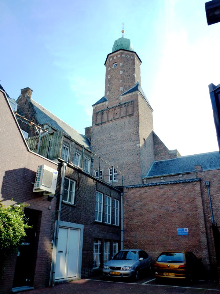 Nijmegen Toren stadhuis gezien vanuit Kerkegasje