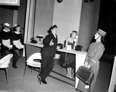 Nieuwjaarsmusical Hotel Europia door Rotterdams Toneel in Rotterdam, vlnr , Bestanddeelnr 910-9072