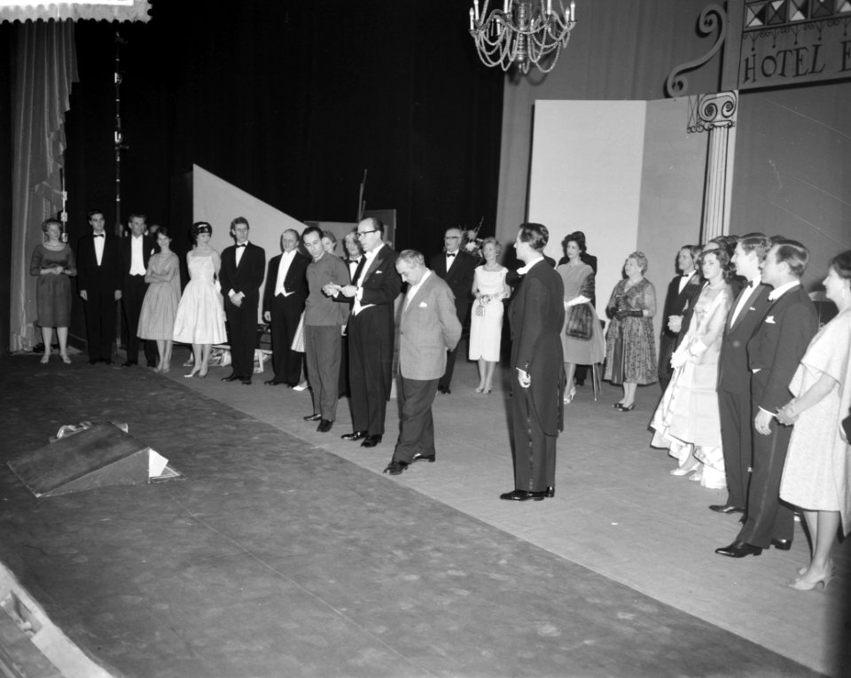 Nieuwjaarsmusical Hotel Europia door Rotterdams toneel in Rotterdam, het gezel, Bestanddeelnr 910-9074