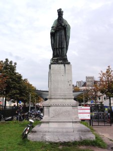 Nijmegen Rijksmonument standbeeld Mgr. Hamer