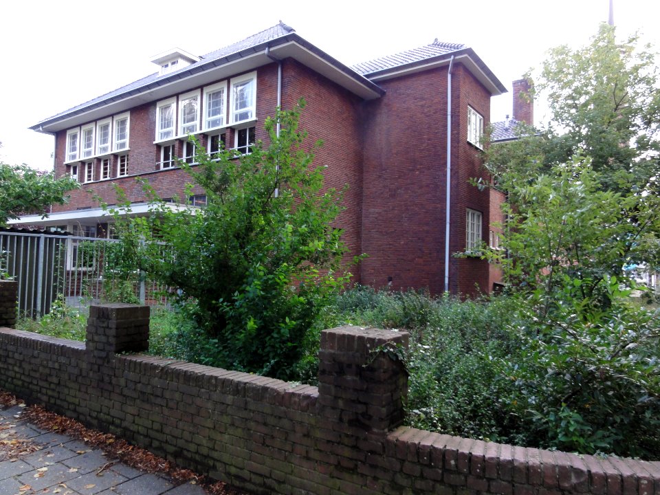 Nijmegen Rijksmonument 523049 School Elzenstraat 2