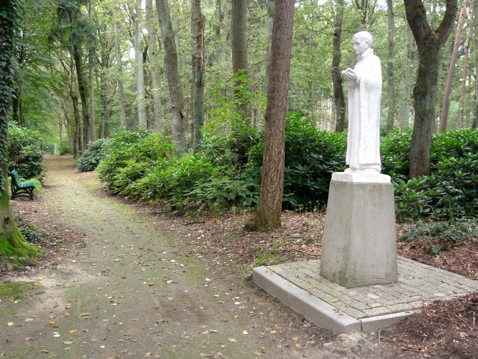Nijmegen Rijksmonument 523017 Berchmanianum Houtlaan 4 park met beeld St.Jan Berchmans