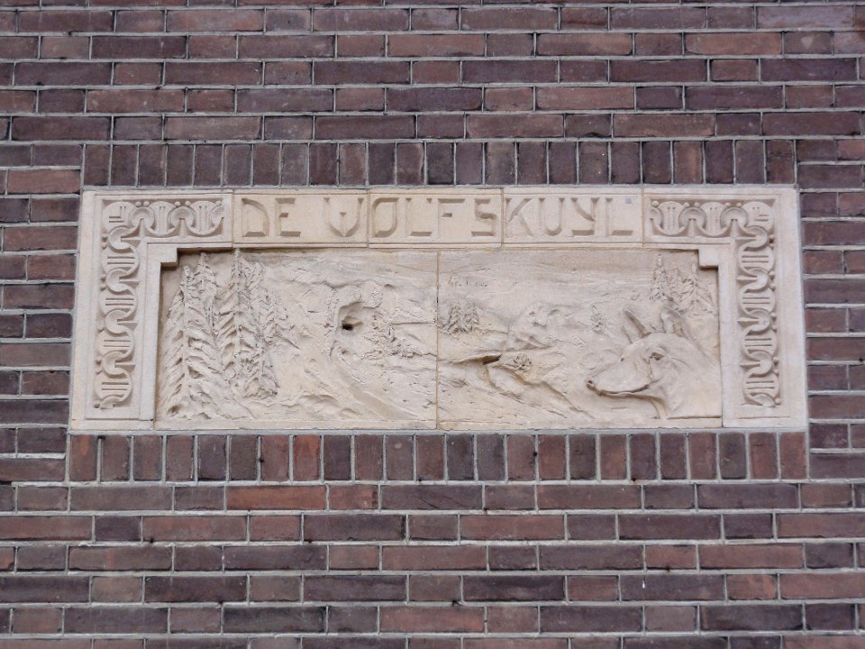 Nijmegen Rijksmonument 523054 Villa De Wolfskuyl plaquette in relief