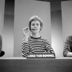 Nieuwe presentators van tv-programma Rooster aan kijkers voorgesteld, Lieke van , Bestanddeelnr 916-9601