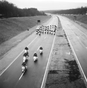 Nieuwe snelweg geopend, een rondweg langs Amersfoort, doo Zijne Excellentie Kort, Bestanddeelnr 914-6201