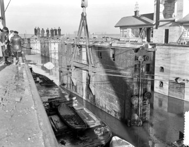 Nieuwe sluisdeur Tiel, Bestanddeelnr 904-9088