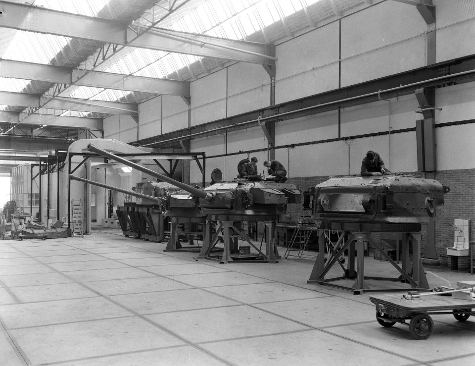 Nieuwe tankwerkplaats voor het basiscommando landmacht bij Amersfoort, Bestanddeelnr 907-6942