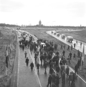 Nieuwe snelweg geopend, een rondweg langs Amersfoort, doo Zijne Excellentie Kort, Bestanddeelnr 914-6203