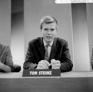 Nieuwe presentators van tv-programma Rooster aan kijkers voorgesteld, Ton Steinz, Bestanddeelnr 916-9602