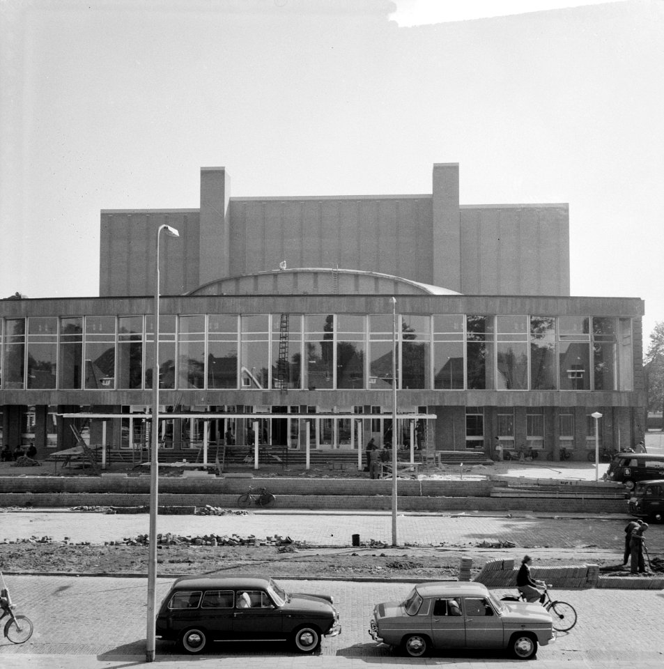 Nieuwe schouwburg te Eindhoven, het vooraanzicht, Bestanddeelnr 916-9393