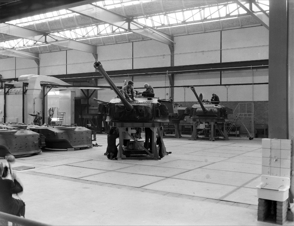 Nieuwe tankwerkplaats voor het basiscommando landmacht bij Amersfoort, Bestanddeelnr 907-6943