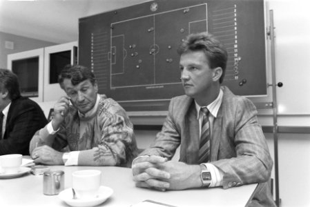 Nieuwe trainers Ajax na vertrek Linder v.l.n.r. directeur Arie van Eijden , Spi, Bestanddeelnr 934-3206