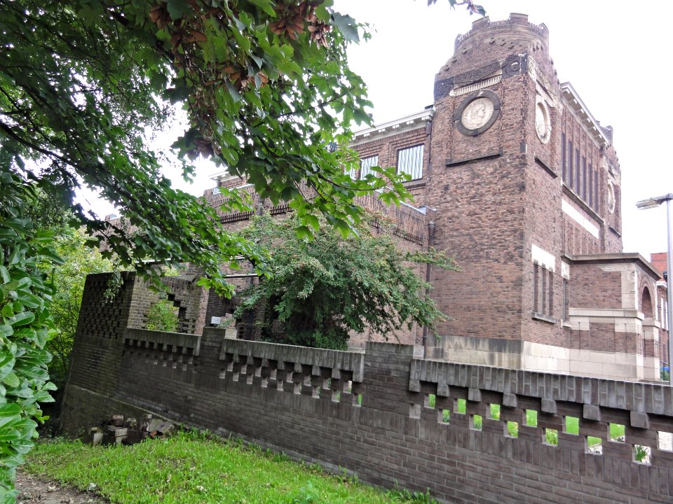 Nijmegen Rijksmonument 522950, 522952 Museum Kam zijaanzicht met hekwerk