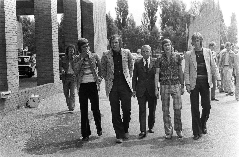 Nieuwe trainer en vier spelers van Ajax voorgesteld in Ajax stadion Amsterdam, Bestanddeelnr 924-7423