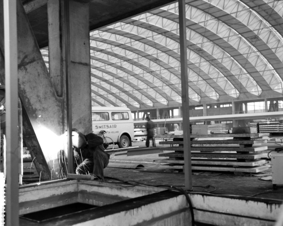 Nieuwe RAI gebouw moet over 4 weken klaar zijn, opnamen van de kleine hal, Bestanddeelnr 911-8893