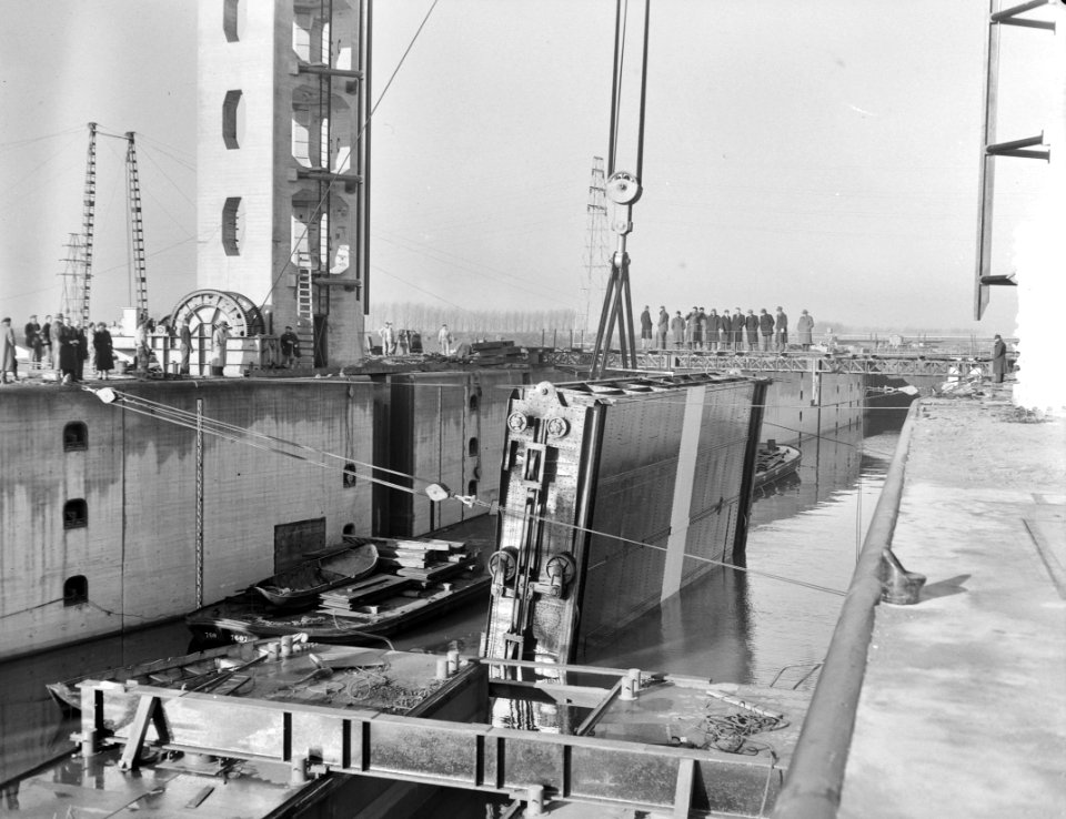 Nieuwe sluisdeur Tiel, Bestanddeelnr 904-9087