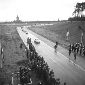 Nieuwe snelweg geopend, een rondweg langs Amersfoort, doo Zijne Excellentie Kort, Bestanddeelnr 914-6202