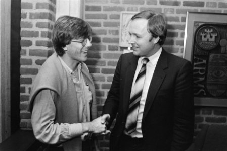 Nieuwe voorzitter J. Kohnstamm (l) met Jan Terlouw, Bestanddeelnr 932-3814
