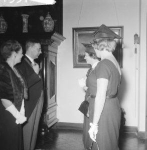 Nieuwjaarsreceptie van burgemeester van Hall in het Stedelijk Museum, Bestanddeelnr 913-3713
