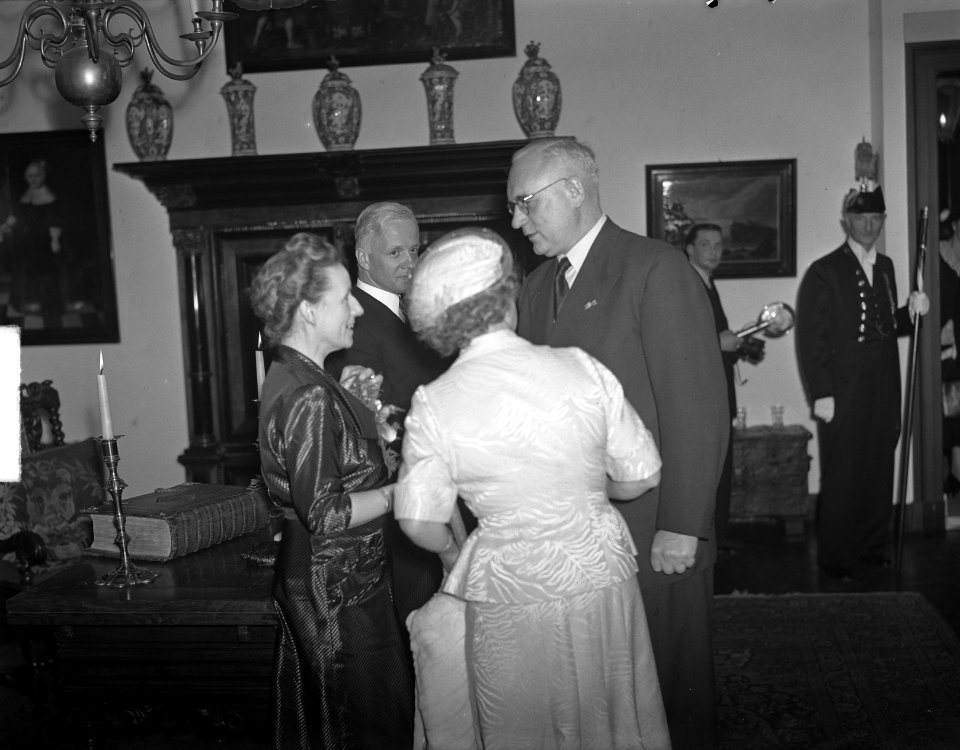 Nieuwjaarsreceptie door burgemeester met oudburgemeester De Boer, Bestanddeelnr 903-7772