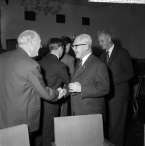 Nieuwjaarsreceptie van de SER te Den Haag. v.l.n.r. W.N. de Monchy, prof.dr. G.M, Bestanddeelnr 911-9518