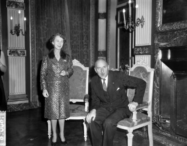 Nieuwjaarsreceptie van minister Luns en echtgenote in Treveszaal te Den Haag, Bestanddeelnr 916-0016