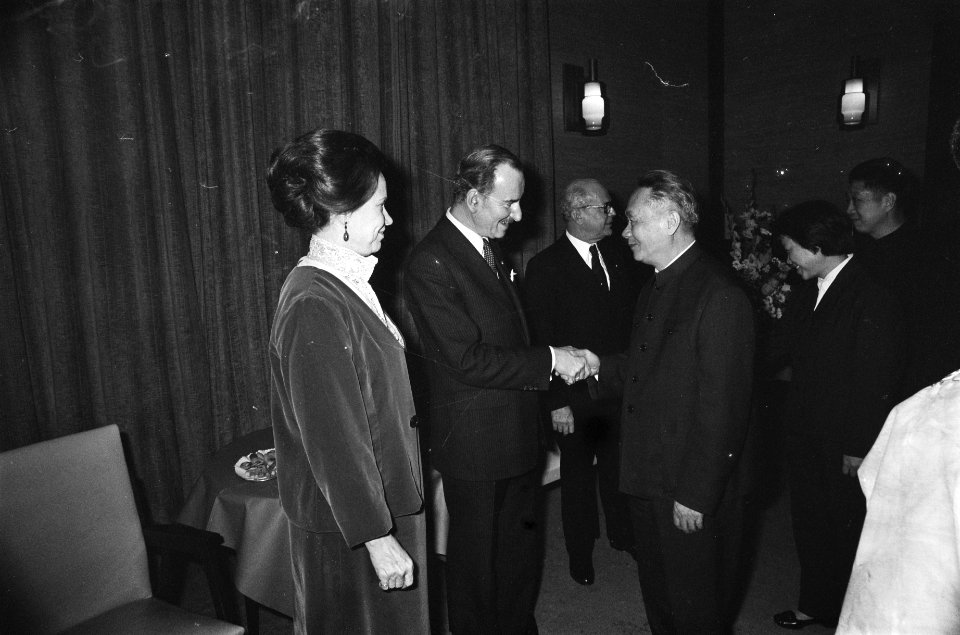 Nieuwjaarsreceptie CD van minister Van de Klaauw (BZ) e echtgenote in Den Haag , Bestanddeelnr 929-5190