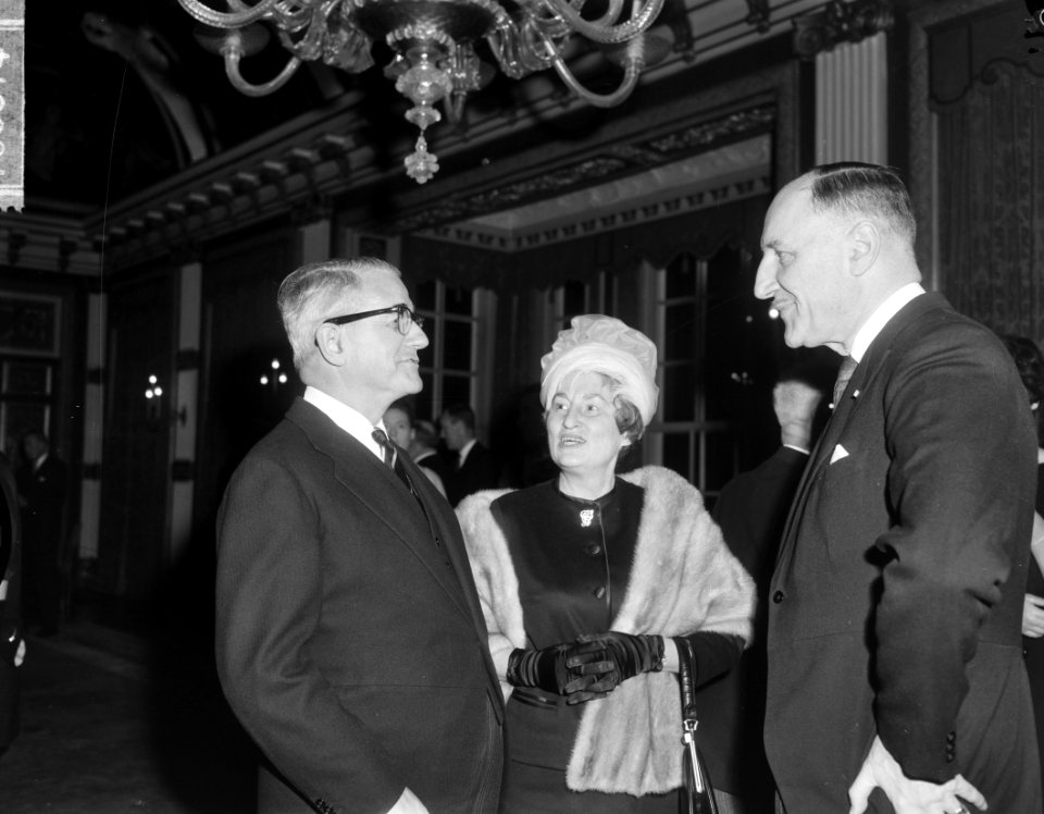 Nieuwjaarsreceptie van minister Luns en echtgenote in Treveszaal te Den Haag , d, Bestanddeelnr 916-0014