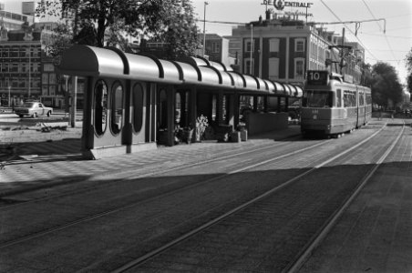 Nieuwe tramhuisjes gecombineerd met ingang metro aan de Sarphatistraat, Bestanddeelnr 929-3265