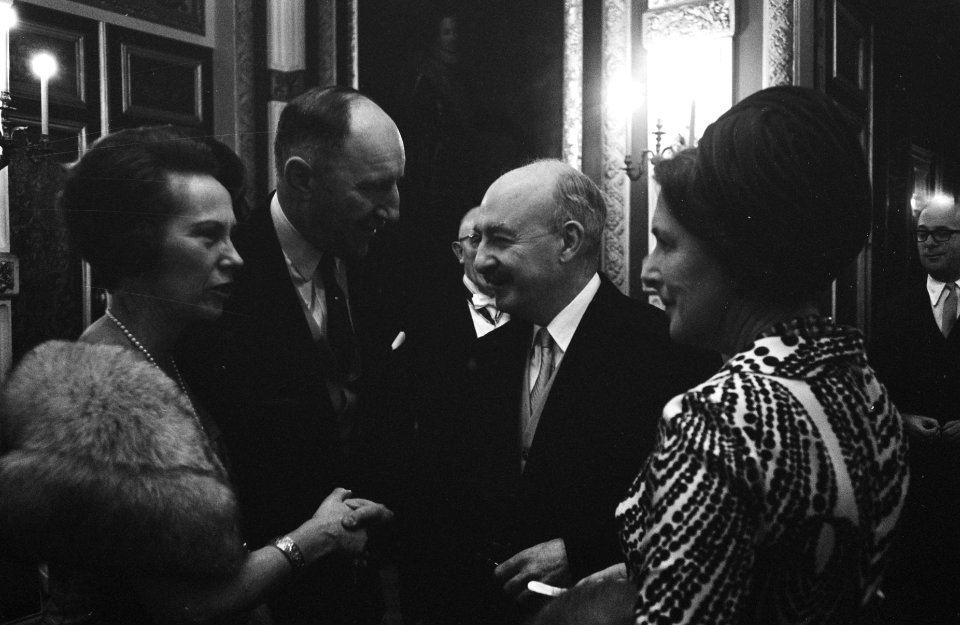 Nieuwjaarsreceptie minister Luns in Treveszaal Den Haag ernstige minister Luns i, Bestanddeelnr 921-9860