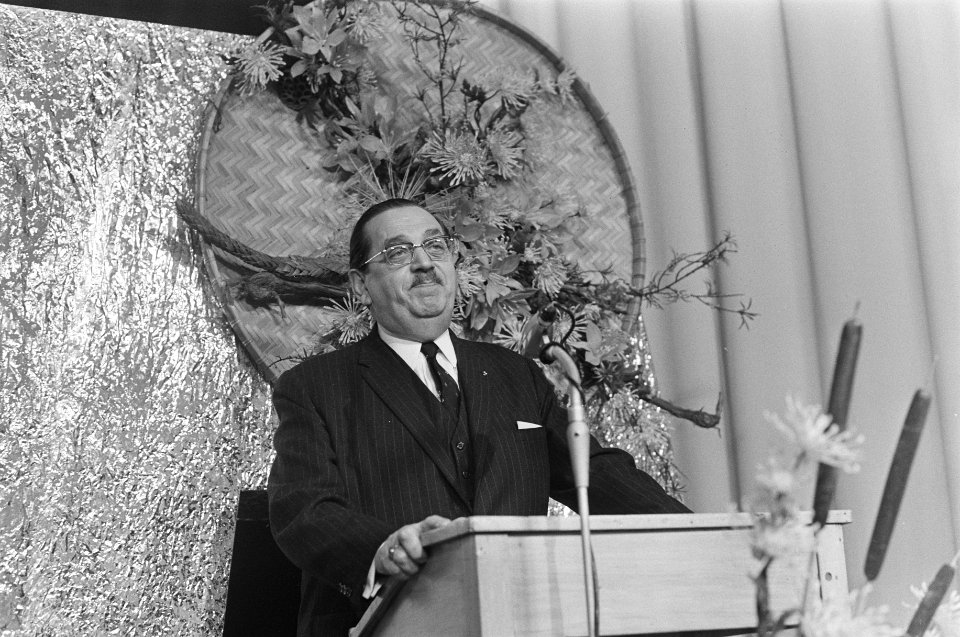 Nieuwjaarsreceptie NOS, Hilversum nr. 8, 9, 10 Schuttenhelm aan het woord, Bestanddeelnr 924-1424