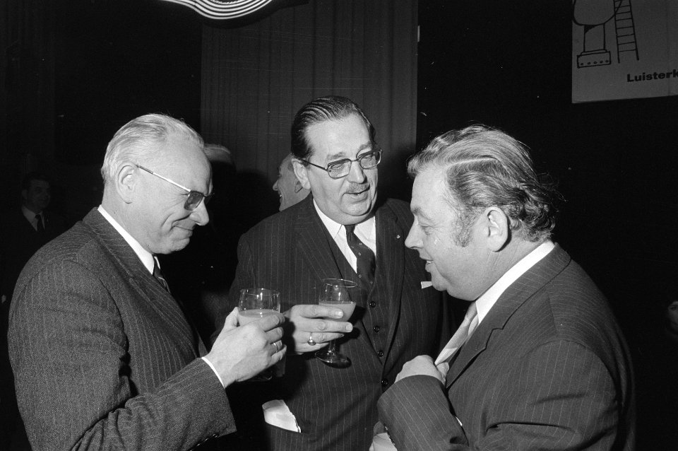 Nieuwjaarsreceptie NOS, Hilversum v.l.n.r. Rengelink, voorzitter Schuttenhelm, , Bestanddeelnr 924-1421