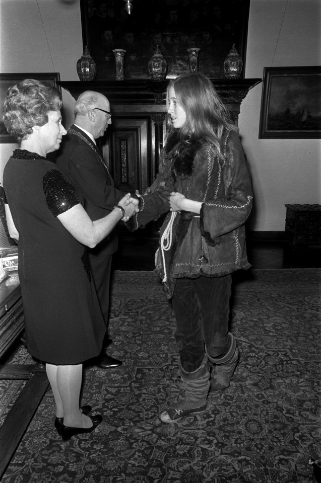 Nieuwjaarsreceptie van burgemeester Samkalden in Stedelijk Museum Amsterdam, Bestanddeelnr 923-1277