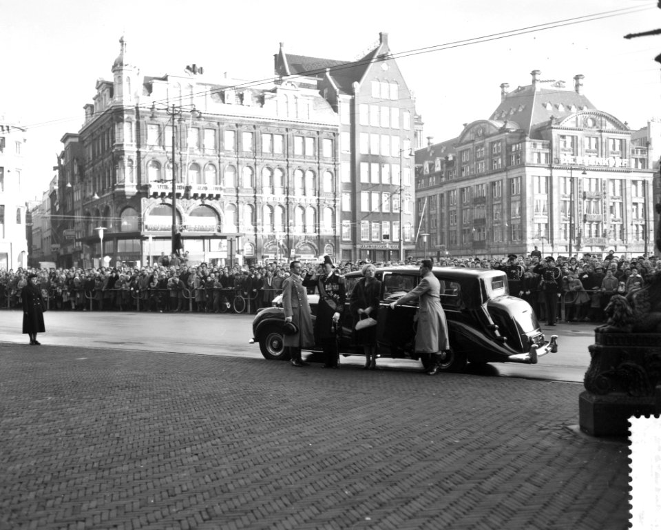 Nieuwjaarsreceptie ten Paleize te Amsterdam gehouden door het Koninklijk paar, Bestanddeelnr 910-9211