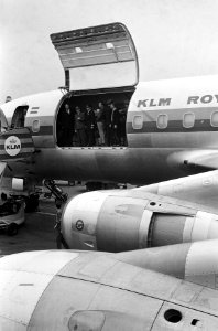 Nieuwe vrachtvlieg een DC8 op Schiphol, vliegtuig met grote laadklep, Bestanddeelnr 916-6858