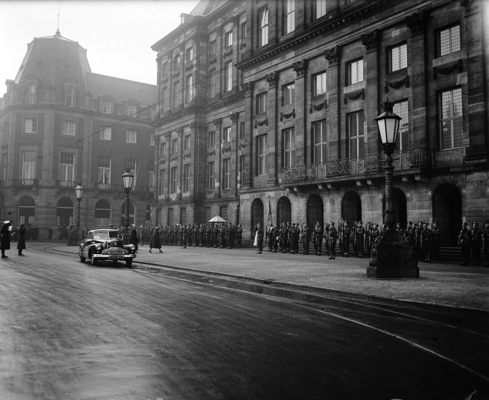 Nieuwjaarsreceptie in het Koninlijke Paleis op de Dam voor het Corps Diplomatiqu, Bestanddeelnr 902-5513