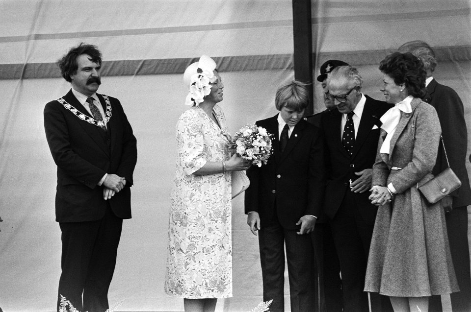 Nieuwe Willemsbrug in Rotterdam door Koningin Beatrix en Willem Alexander offici, Bestanddeelnr 931-5741