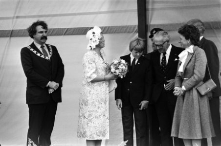 Nieuwe Willemsbrug in Rotterdam door Koningin Beatrix en Willem Alexander offici, Bestanddeelnr 931-5741