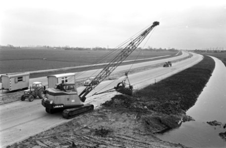 Nieuwe snelweg tussen Hoevelaken en Nijkerk bijna gereed, werkzaamheden aan berm, Bestanddeelnr 919-0241